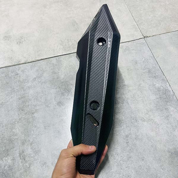 کاور و محافظ اگزوز موتور سیکلت وارون مدل C-8-CARBON مناسب برای هوندا کلیک 150/واریو 150