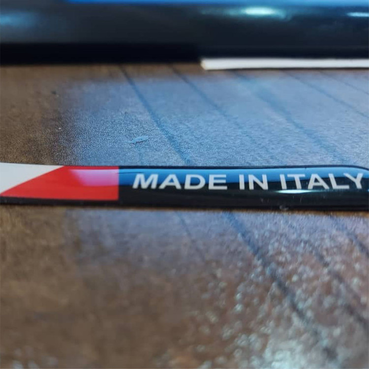 برچسب خودرو طرح برجسته made in italy