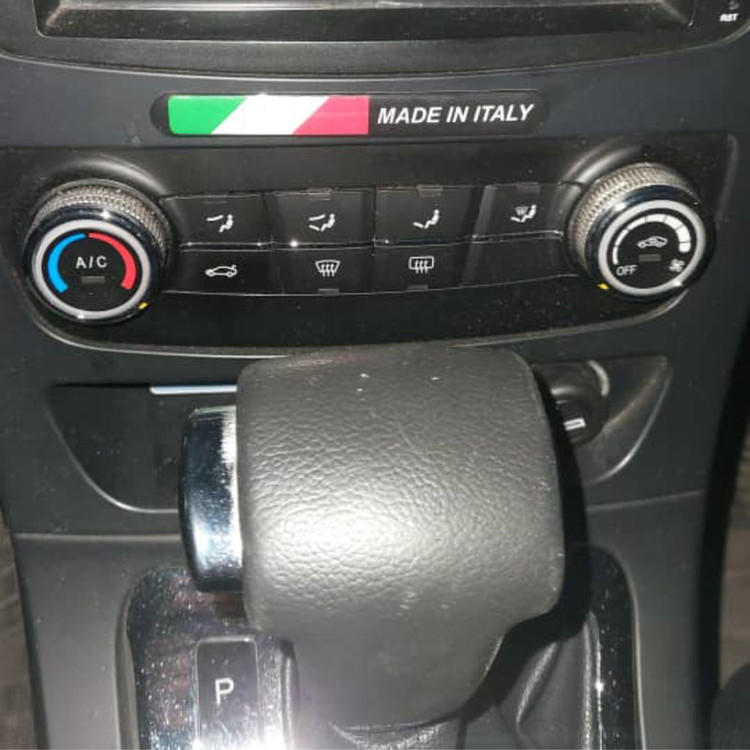 برچسب خودرو طرح برجسته made in italy