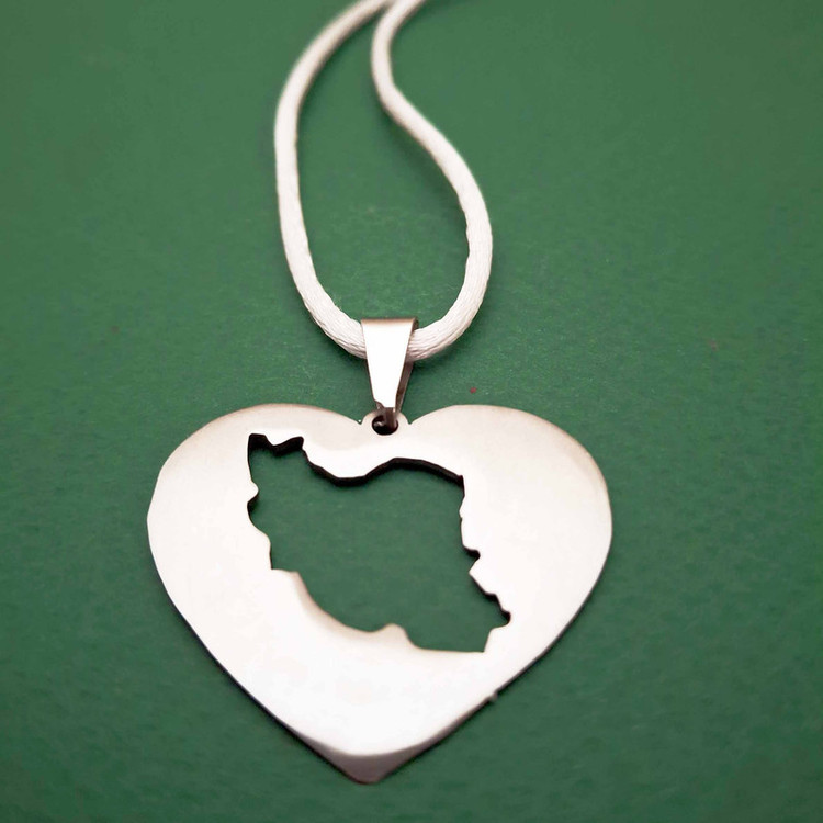 آویز تزئینی خودرو طرح نقشه ایران مدل قلبی کد 2