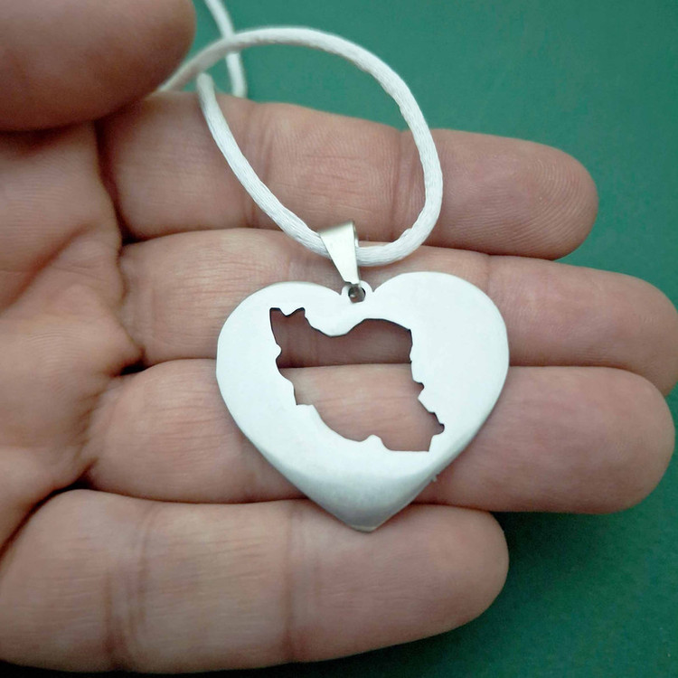 آویز تزئینی خودرو طرح نقشه ایران مدل قلبی کد 2