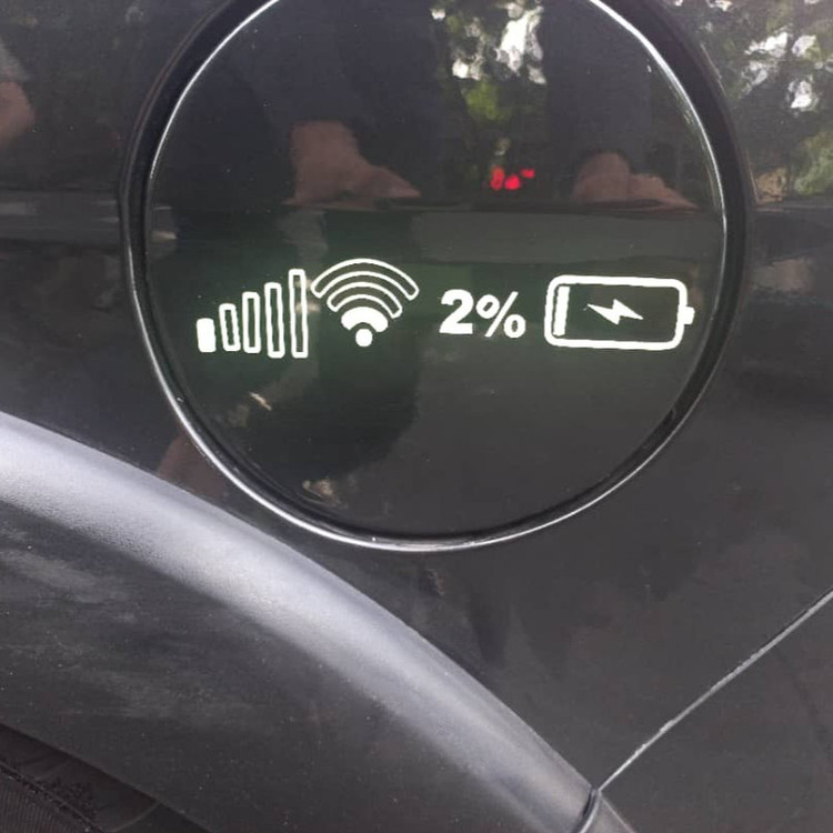 برچسب بدنه خودرو مدل LOW battery