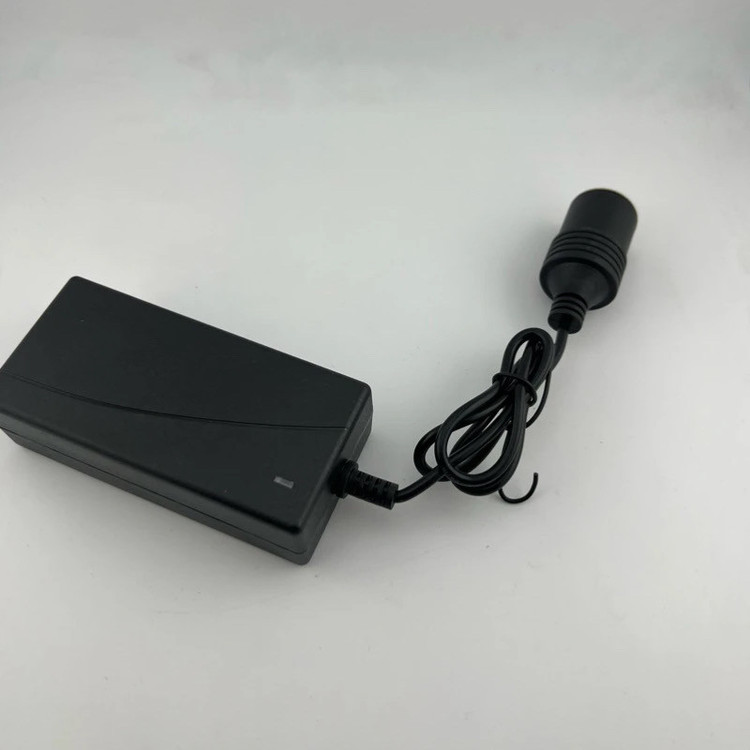 مبدل برق شهری به فندکی خودرو مدل AC6021