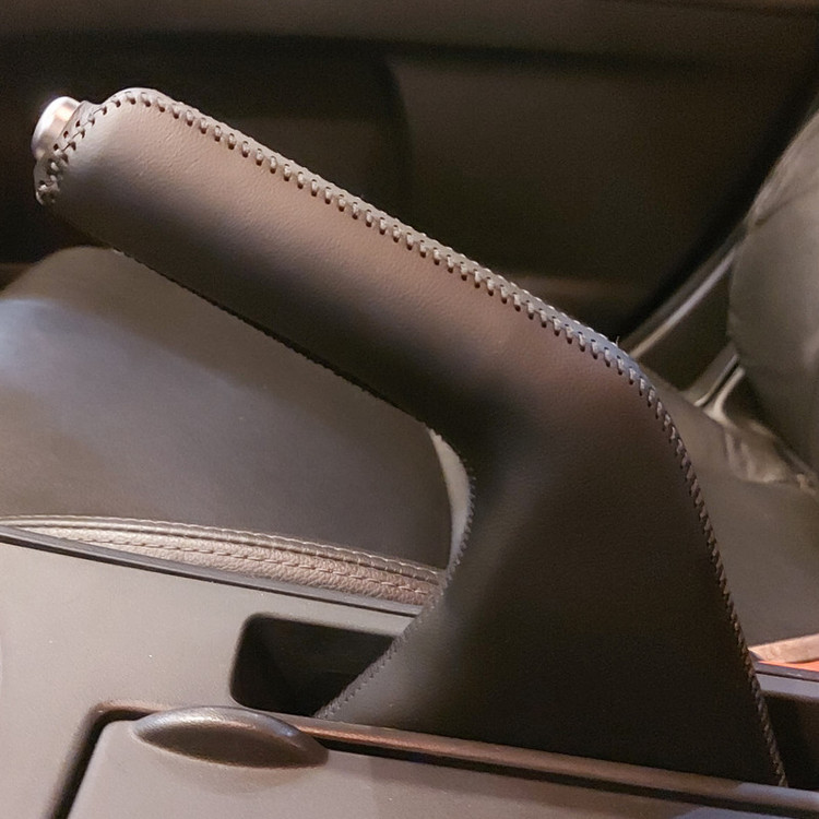 روکش ترمز دستی مدل leather مناسب برای مزدا3