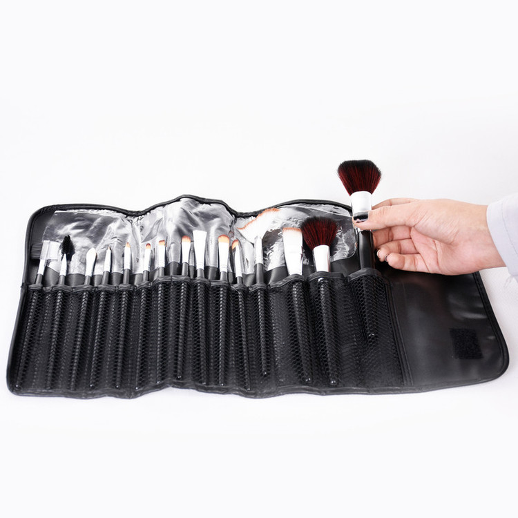 ست برس آرایشی زورانتل مدل Urban Decay بسته 15 عددی