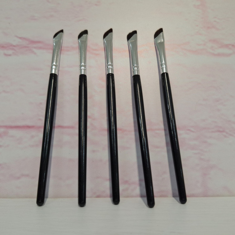 برس سایه ابرو مدل سر کج