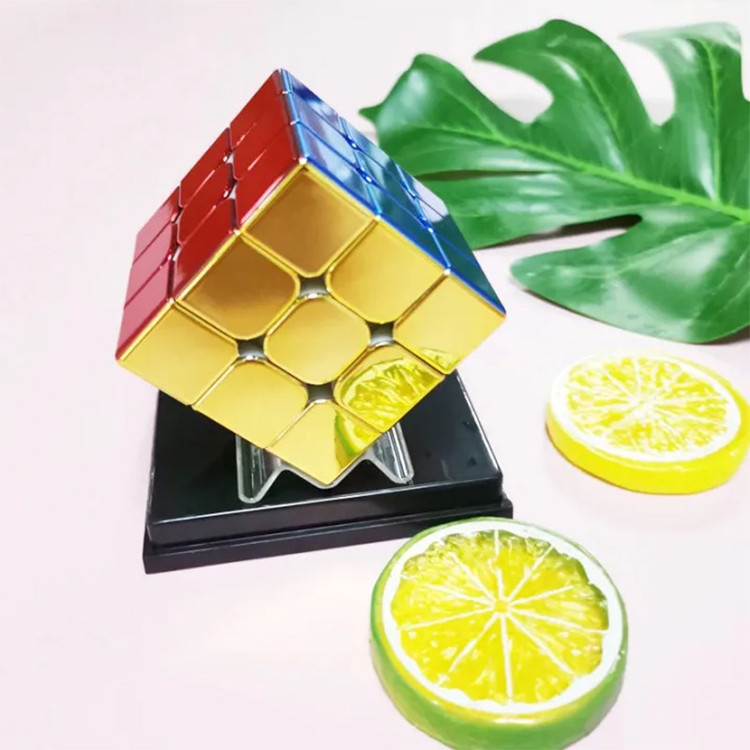 مکعب روبیک فکری 3×3 شنگشو مدل متالیک با پایه و دفترچه راهنما، مناسب آموزش و تقویت حافظه، درجه سختی متوسط، سبک و قابل حمل، بازی تک نفره آموزشی و مهارتی