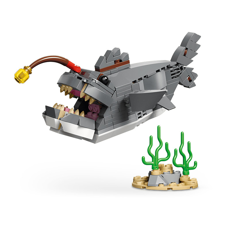 لگو 379 تکه سری Creator 3-in-1 مدل Fierce Shark with a Treasure Chest کد 31381
