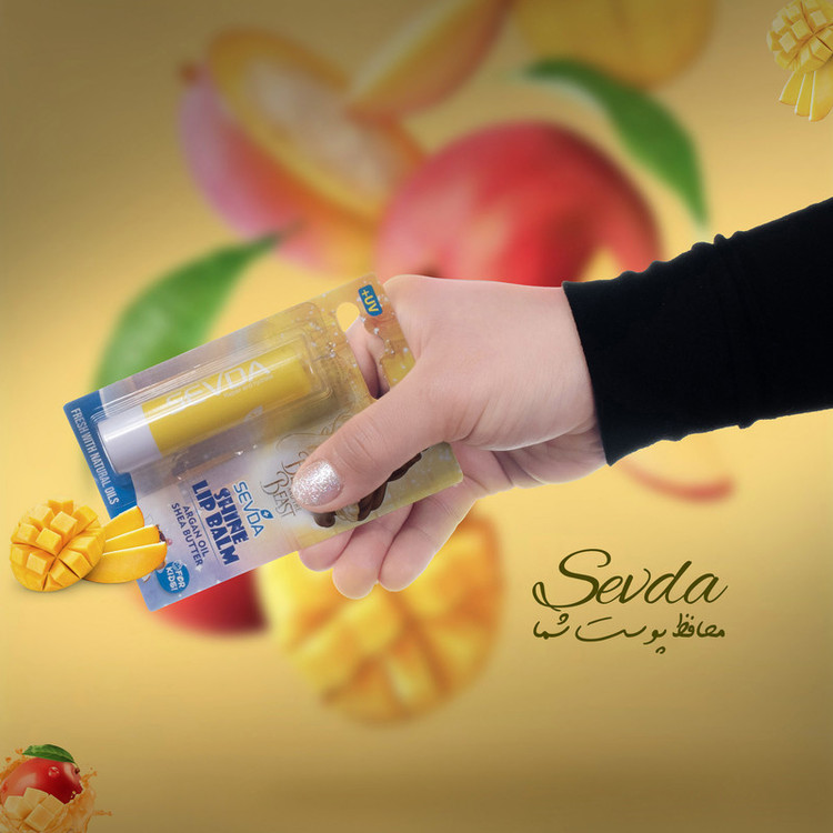 بالم لب کودک سودا مدل انبه هلو حجم 4.8 میلیلیتر نرمکننده و مرطوبکننده حاوی روغن کرچک، موم زنبور عسل و کاندیلا واکس بدون پارابن محافظتکننده از خشکی و ترک خوردگی لب