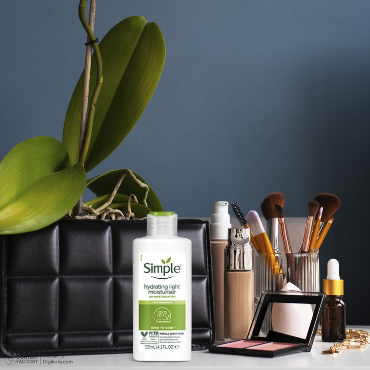 کرم آبرسان سیمپل مدل Light مناسب انواع پوست حجم 125 میلیلیتر