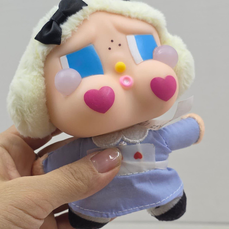آویز عروسکی ناب سل مدل عروسک ناب سل مدل کرای بیبی ارتفاع 15سانتی متر CRYBABY NAAB005 به همراه جاسوییچی