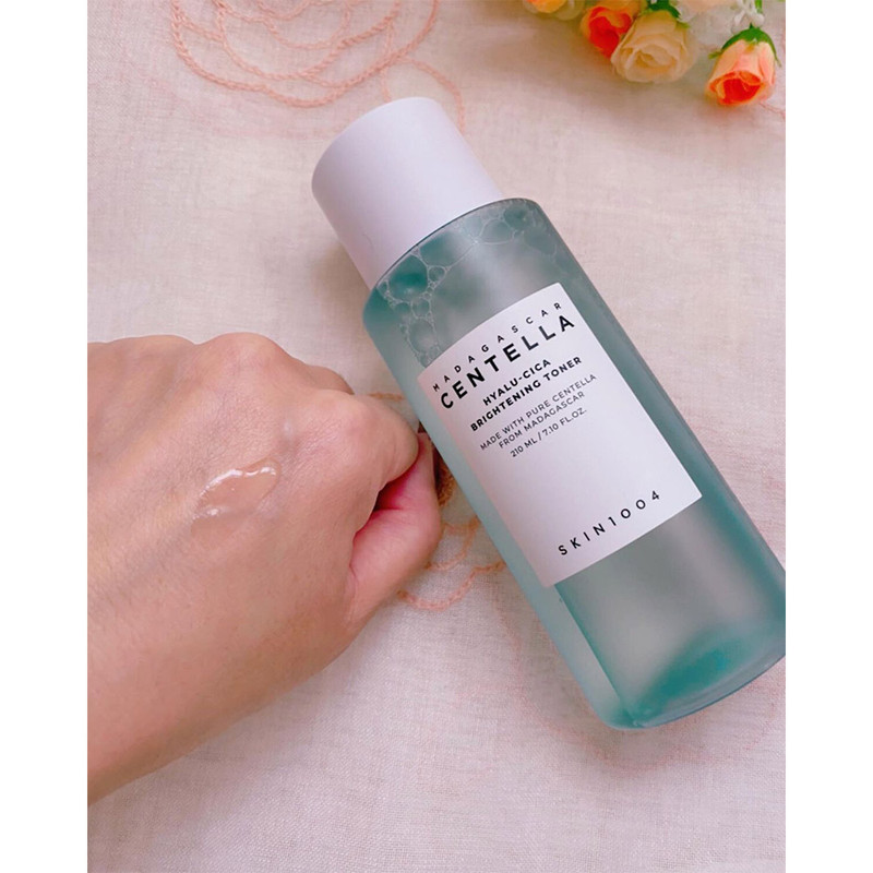 تونر سنتلا مدل HYALU-CICA Brightening حجم 210 میلی لیتر