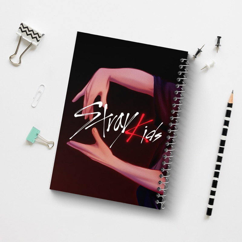 دفتر مشق 100 برگ خندالو طرح استری کیدز (Stray Kids) کد F1997