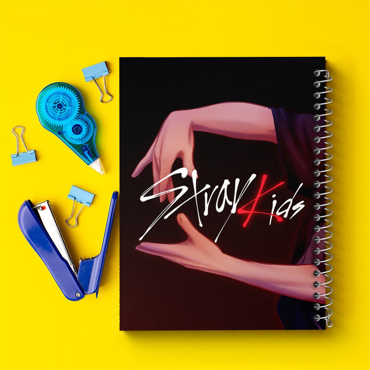 دفتر مشق 100 برگ خندالو طرح استری کیدز (Stray Kids) کد F1997
