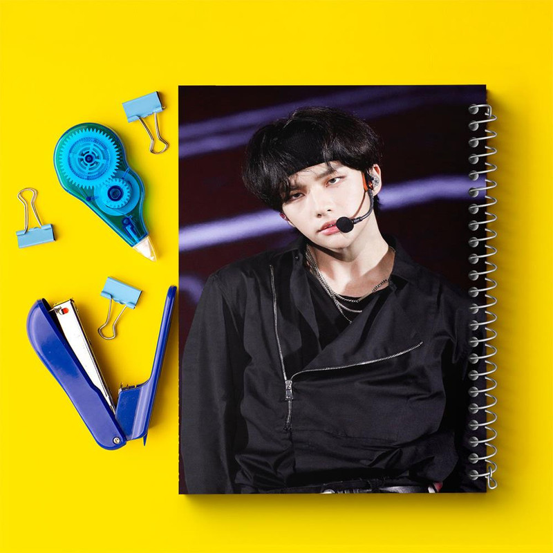 دفتر مشق 100 برگ خندالو طرح هیونجین گروه استری کیدز Stray Kids کد 11866
