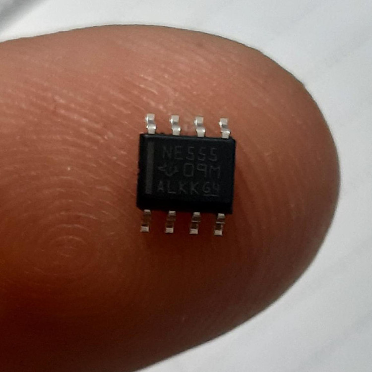آی سی مدل NE555 SMD بسته 10 عددی