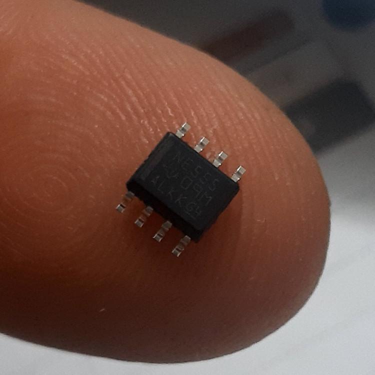 آی سی مدل NE555 SMD بسته 6 عددی