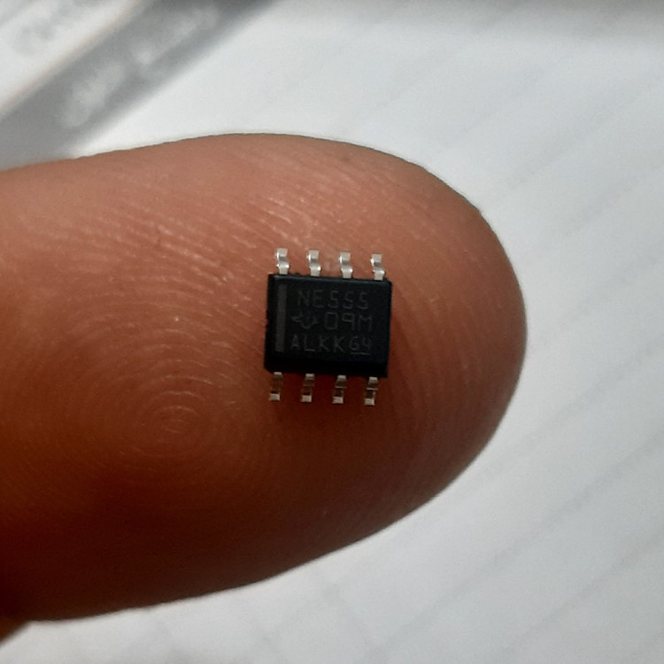 آی سی مدل NE555 SMD بسته 6 عددی