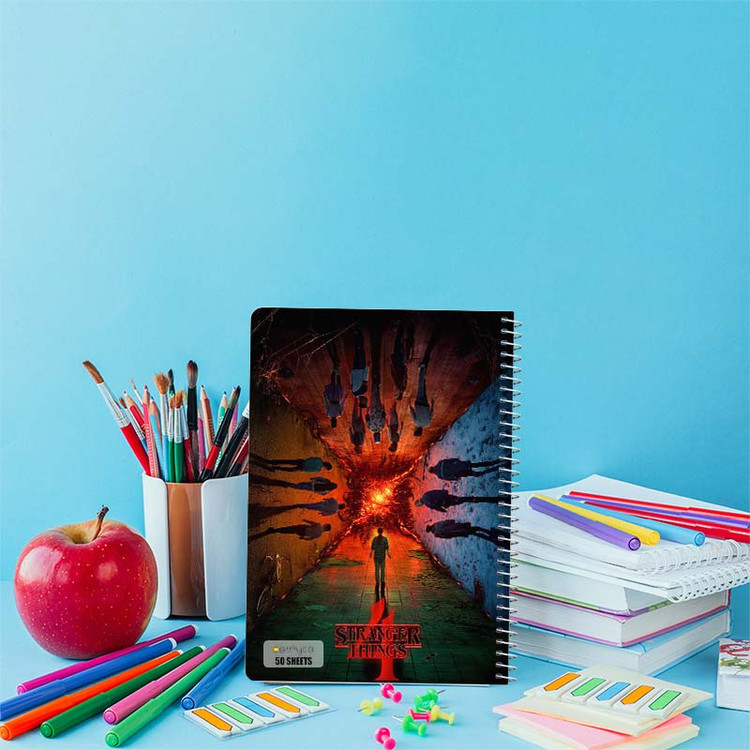 دفتر نقاشی 50 برگ کارنیکا طرح چیزهای عجیب Stranger Things کد 57293 مجموعه 4 عددی