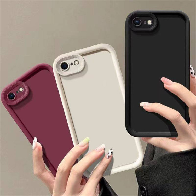 کاور موکولو مدل Silicone Puffer Strap مناسب برای گوشی موبایل اپل iPhone 7/ 8 به همراه بند