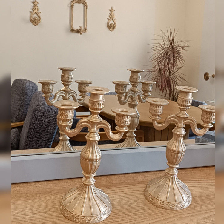 شمعدان مدل کلاسیک مناسب برای شمع مدادی