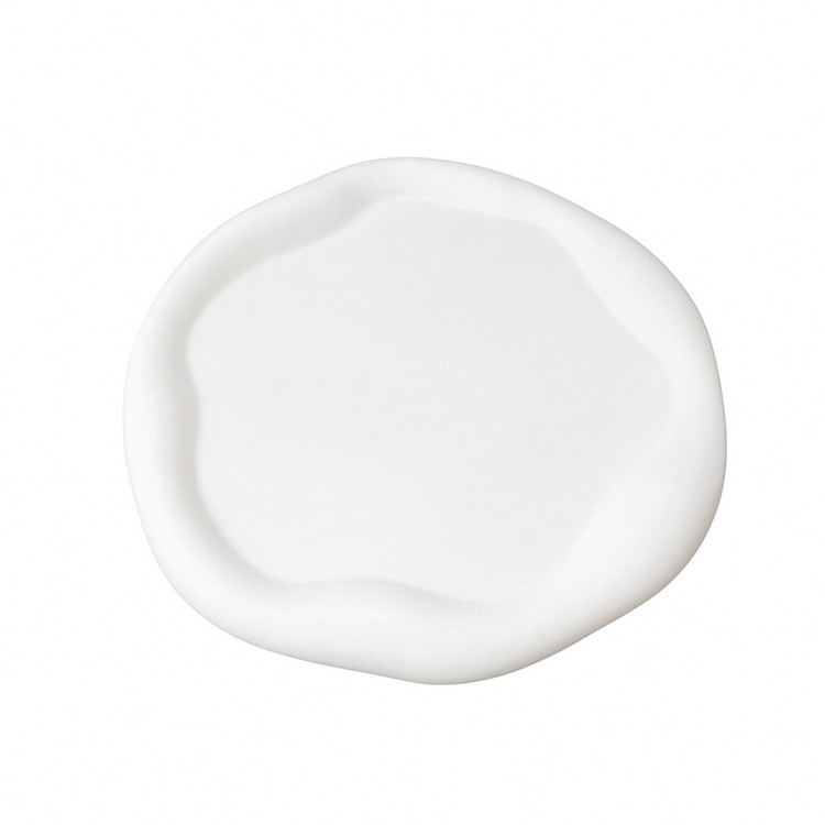 سینی سرو سنگی طرح دفرمه مدل GRD با ابعاد 21x21x4 سانتیمتر و طراحی نامتقارن، مقاوم و مناسب شستوشو با دست
