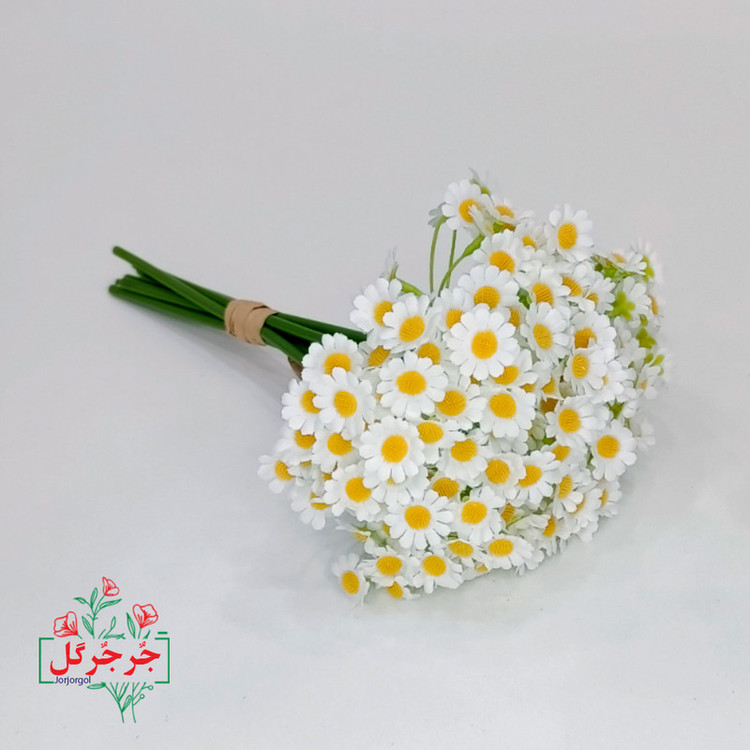 دسته گل مصنوعی بابونه جُرجُرگل مدل 7 شاخه با طراحی طبیعی، الیاف مقاوم در برابر نور و رطوبت، مناسب دکوراسیون رومیزی و فضای باز، ارتفاع 30 سانتیمتر، قابل استفاده در مراسم و هدیه ماندگار