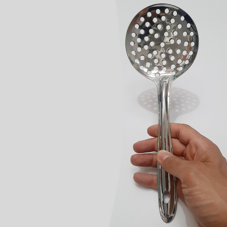 کفگیر طرح سوراخ دار مدل آمبریش کد 04