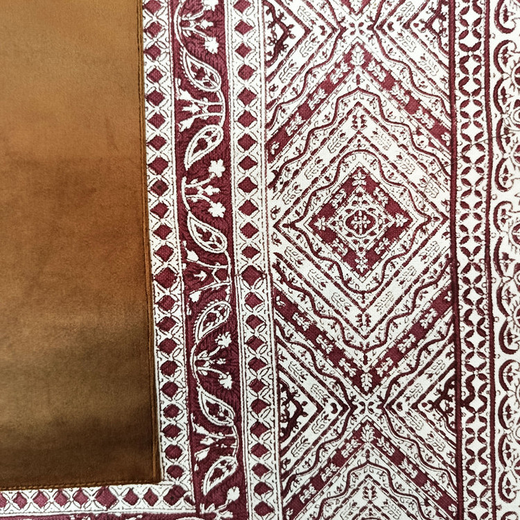 رومیزی مخمل مدل سنتی BR100