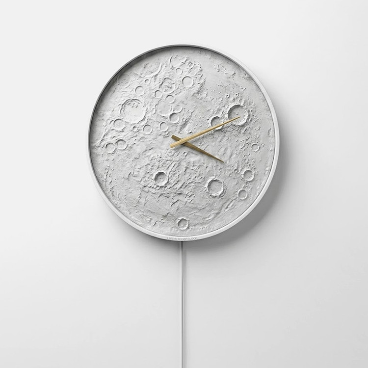 ساعت دیواری عقربهای با نشانگر فانتزی مدل MOON17C