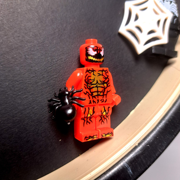 ساعت دیواری مکانیکی مدل spider طرح مرد عنکبوتی کد 01