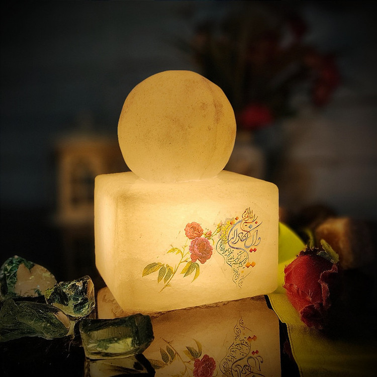 آباژور سنگ نمک مدل گوی و مکعب طرح آیه دار کد 429