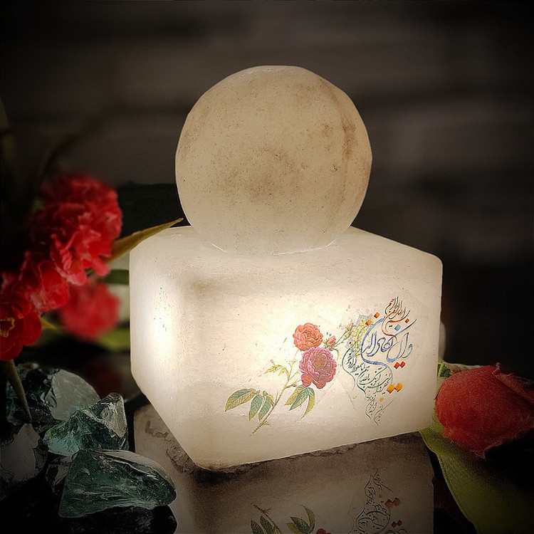 آباژور سنگ نمک مدل گوی و مکعب طرح آیه دار کد 429