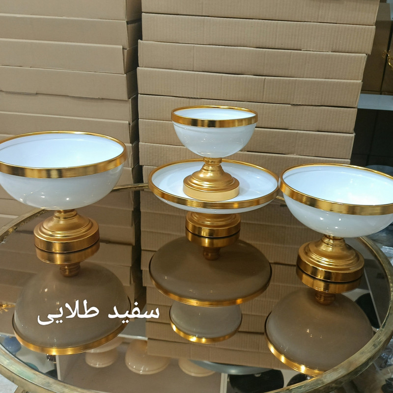 سرویس پذیرایی فلزی پایهدار مدل دایرهای، مجموعه 4 عددی شامل میوهخوری، شیرینیخوری، آجیلخوری و شکلاتخوری، مناسب شستشو با دست