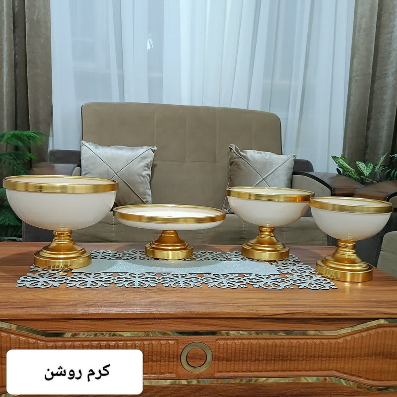 سرویس پذیرایی فلزی پایهدار مدل دایرهای، مجموعه 4 عددی شامل میوهخوری، شیرینیخوری، آجیلخوری و شکلاتخوری، مناسب شستشو با دست