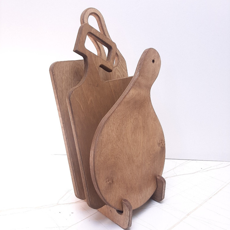 تخته سرو چوبی پلیوود ضدآب مدل شاخ گوزنی بزرگ، ضخامت 15 میلیمتر، مجموعه 4 عددی همراه استند نگهدارنده 18×7، تخته بزرگ 41×22، متوسط 38×22، کوچک 37×23