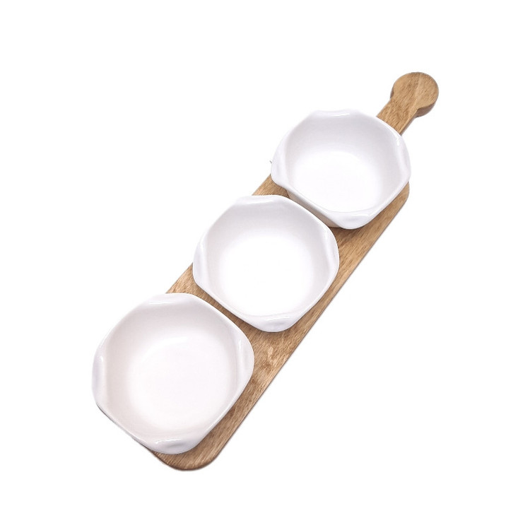 اردوخوری مربع 3 عدد کاسه سرامیک با قطر 10 سانتیمتر و ارتفاع 5 سانتیمتر، سینی چوبی ضدآب با ضخامت 12 میلیمتر، مناسب پذیرایی