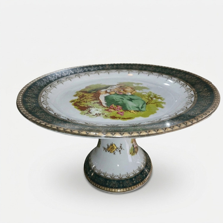 ظرف سرو چینی پایهدار پردیس کاشان مدل گرد، مناسب شیرینیخوری، کیکخوری و دسرخوری، ابعاد 25×11 سانتیمتر، وزن 800 گرم، شستشو با دست و ماشین ظرفشویی، جعبهدار