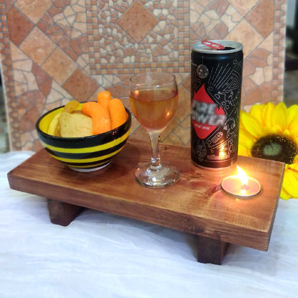 تخته سرو چوبی پایهدار مدل R32 با پوشش روغن گیاهی، ارتفاع پایه 5 سانتیمتر، دارای جای شمع، مناسب شستوشو با دست