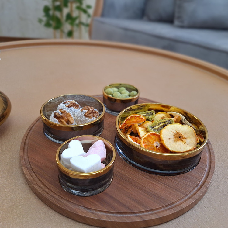 اردورخوری چهار عددی مدل W1420 با سینی چوبی قطر 28.5 سانتیمتر، کاسههای کریستالی در اندازههای متنوع، طراحی دایرهای، ساخت ایران و شستوشو دستی