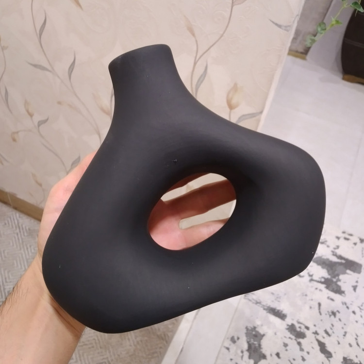 گلدان دکوری رومیزی مدل Noir کد P500 از جنس سفالی با بدنه اکریلیک، ابعاد 18×18×16 سانتیمتر، وزن 200 گرم